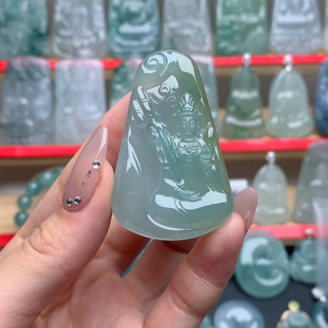 翡翠未镶嵌颈饰虚空藏