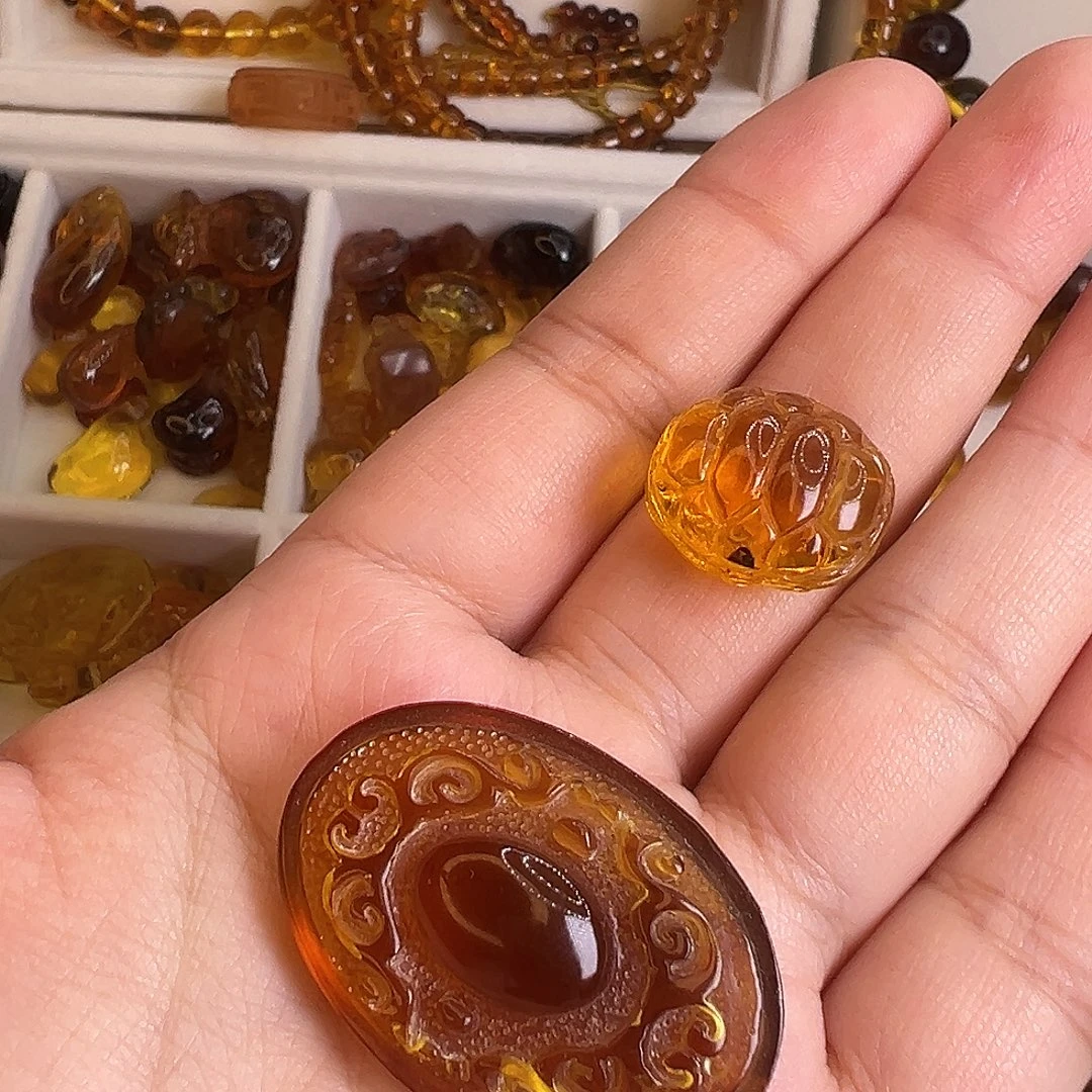 琥珀未镶嵌裸石2个小件