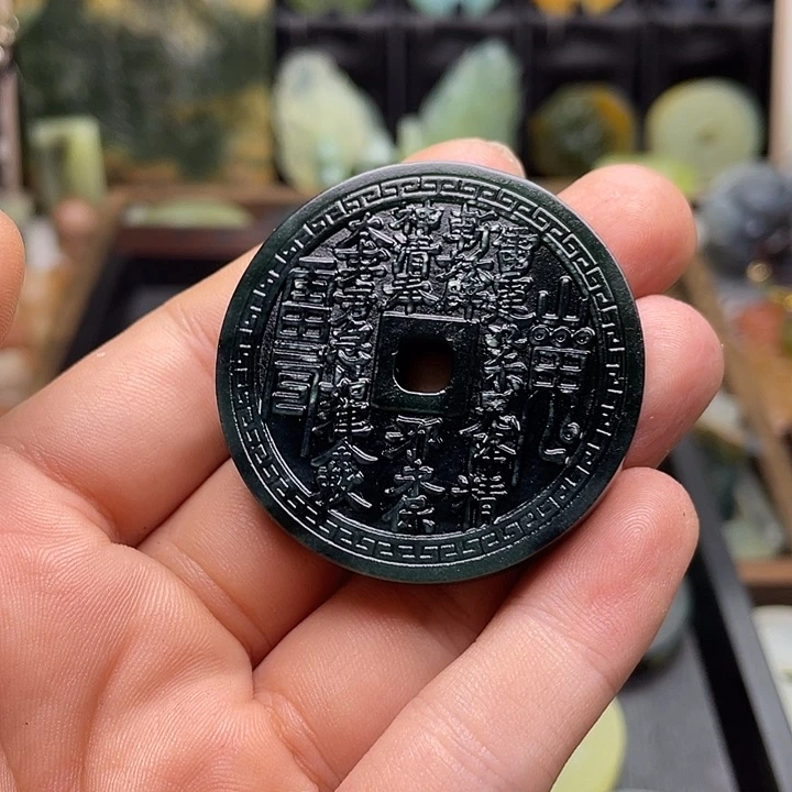 蛇纹石玉挂件足银镀金镶嵌M**H