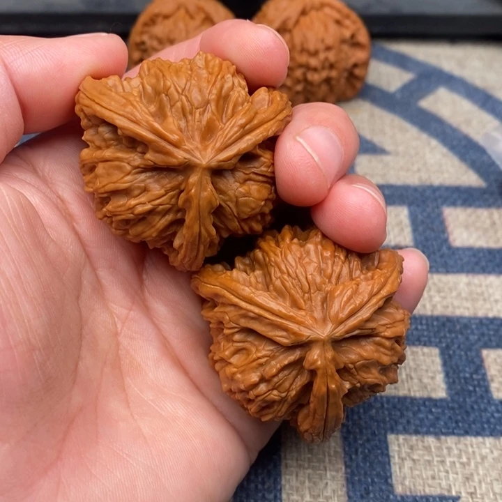 吊坠文玩核桃董**r三棱