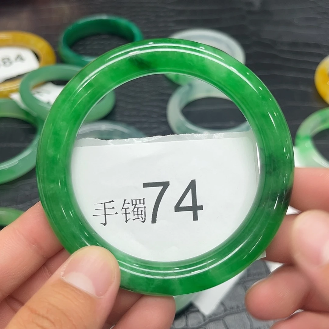 翡翠手镯未镶嵌默认瑕疵