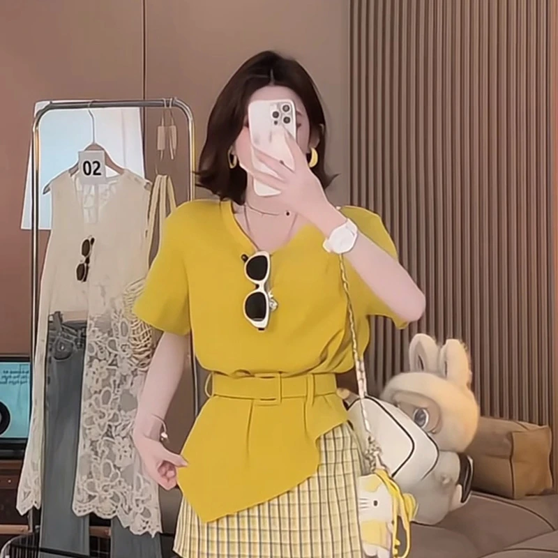 黄色斜肩短袖女士t恤2025新款爆款别致收腰设计感chic韩系上衣夏
