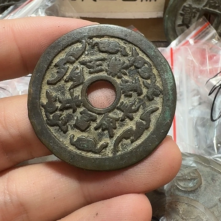 王***@铜现代工艺品花钱