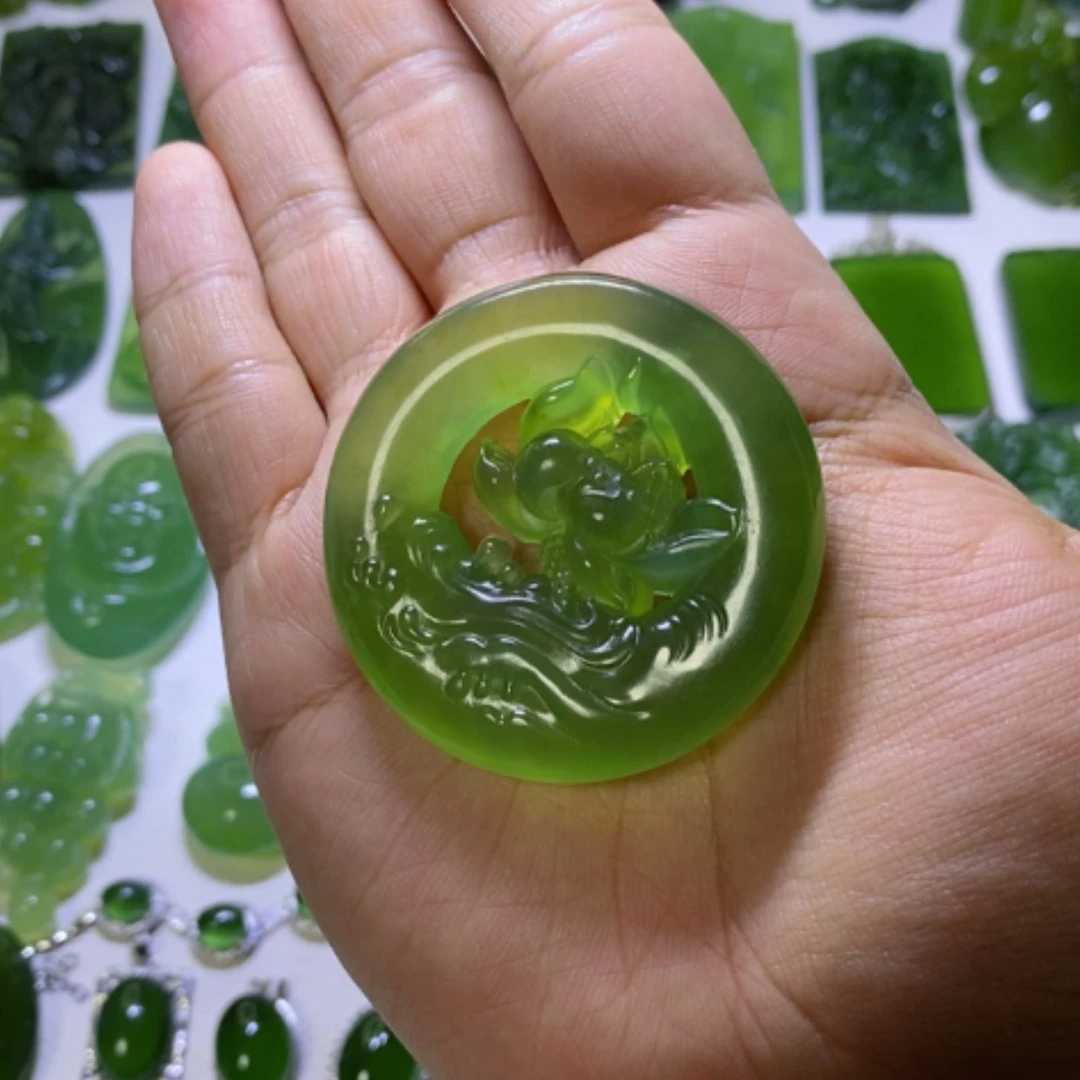 【闪购商品】蛇纹石玉车挂未镶嵌高*