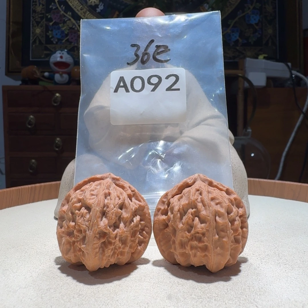 文玩核桃吊坠白狮子