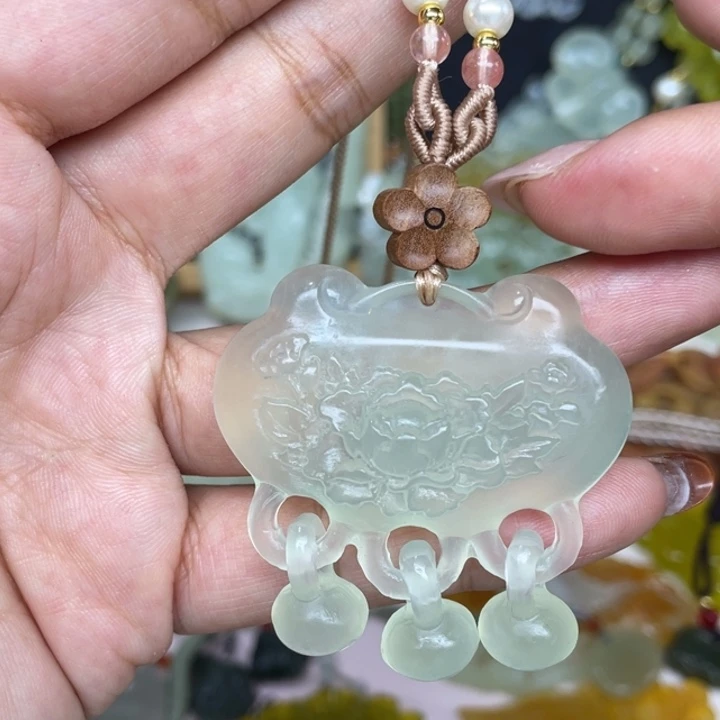 蛇纹石玉未镶嵌颈饰