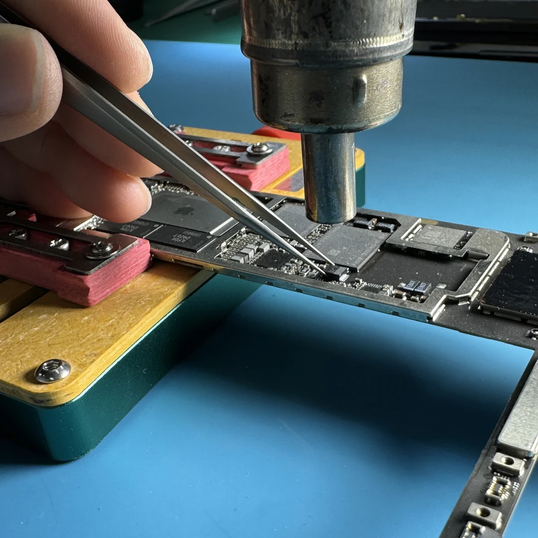 ipadpro12.9寸五代六代维修不开机换屏幕触摸失灵不充电重启故障