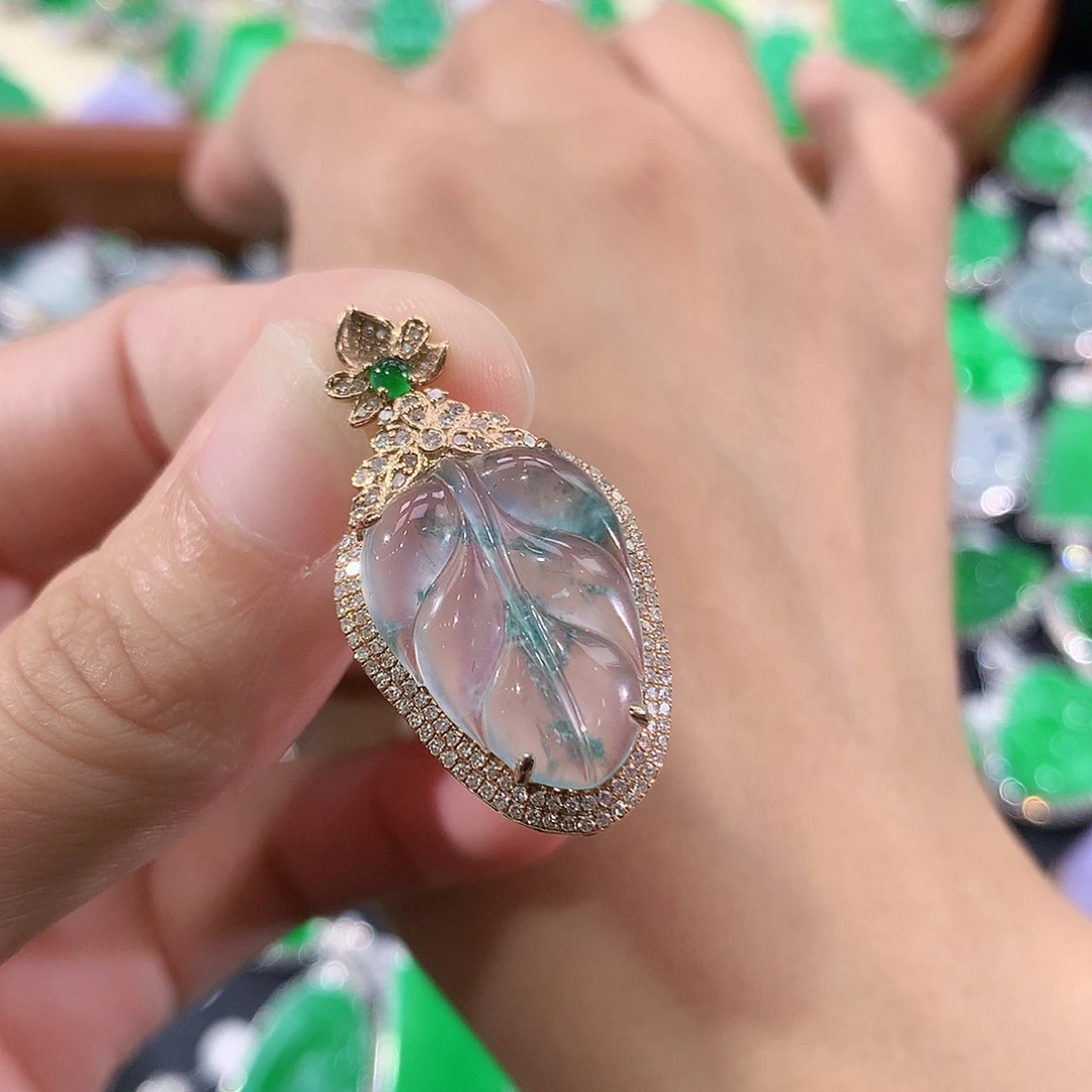 翡翠18K金镶嵌颈饰