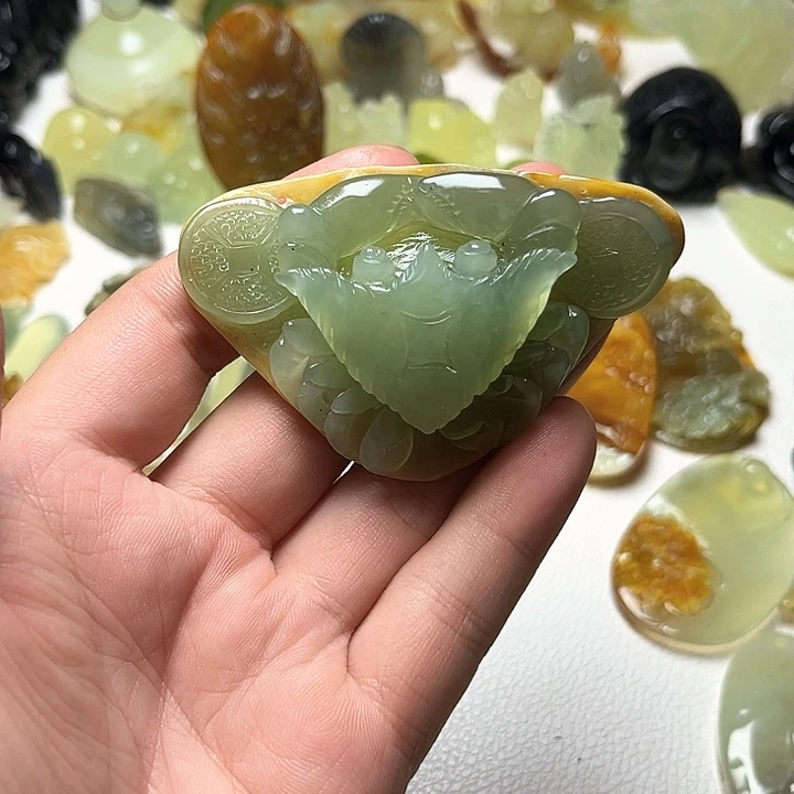 未镶嵌蛇纹石玉颈饰