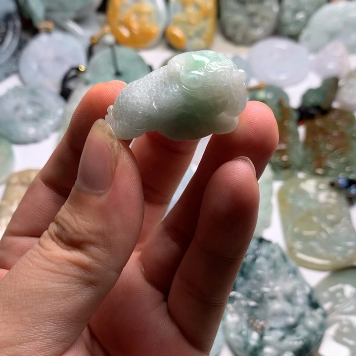 翡翠未镶嵌颈饰金蟾64