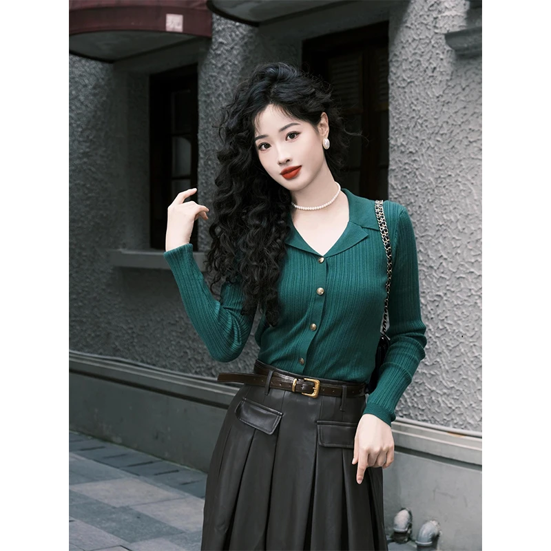 MARIE.COCO复古港风绿色v领毛衣外套女秋季新款内搭针织开衫上衣