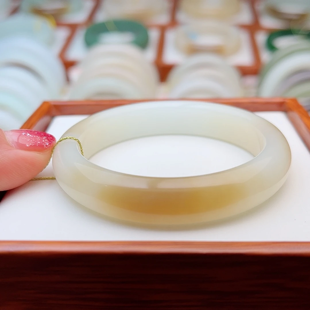 和田玉未镶嵌手镯51