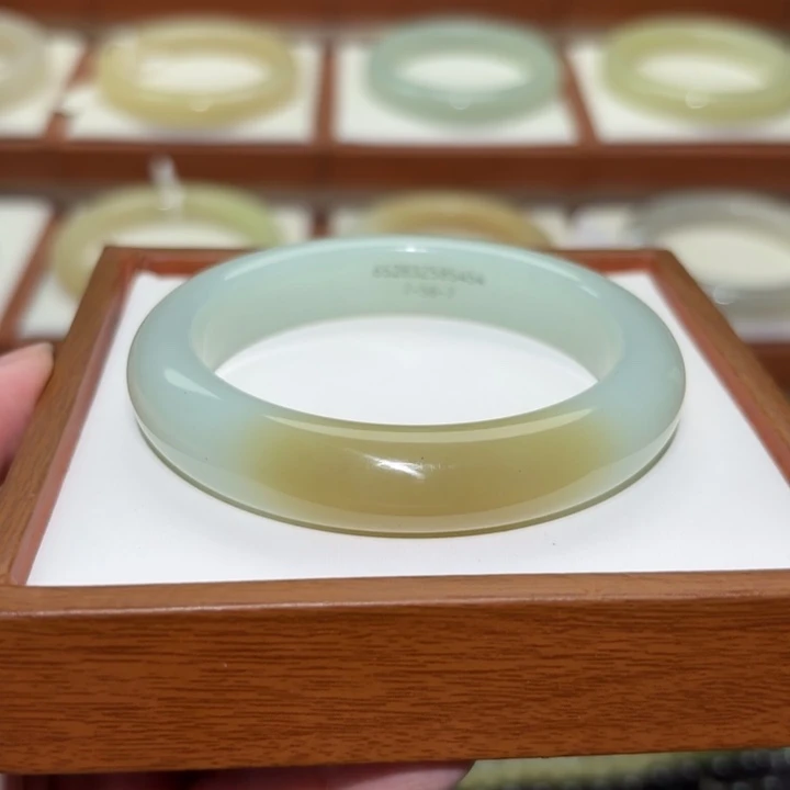 和田玉未镶嵌手镯且末蓝一口糖54-55