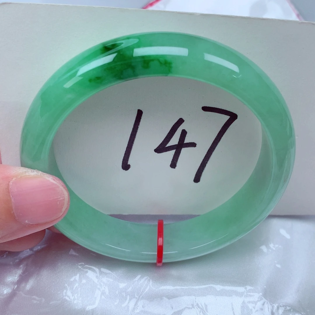 翡翠手镯未镶嵌翡翠