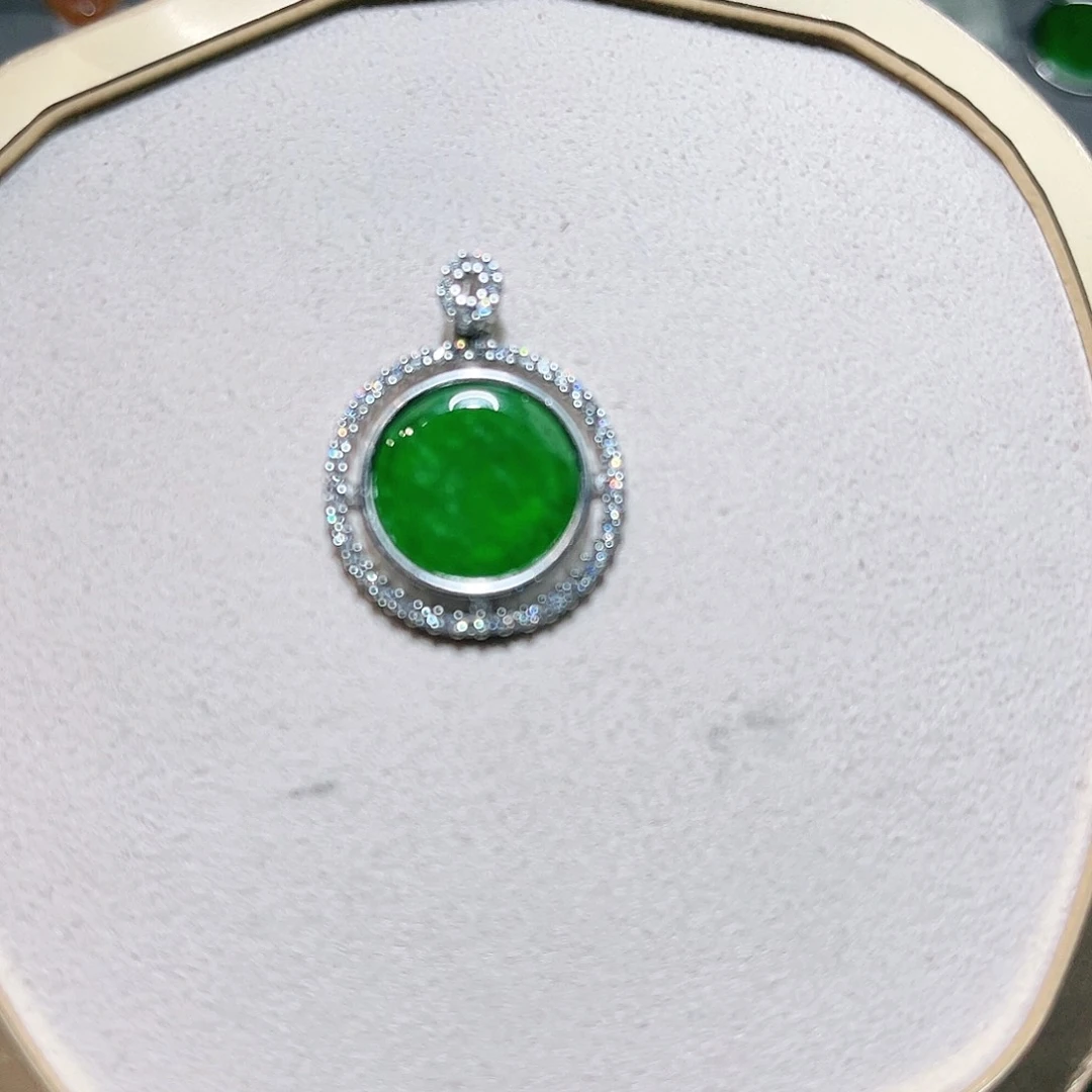 翡翠颈饰未镶嵌裸石