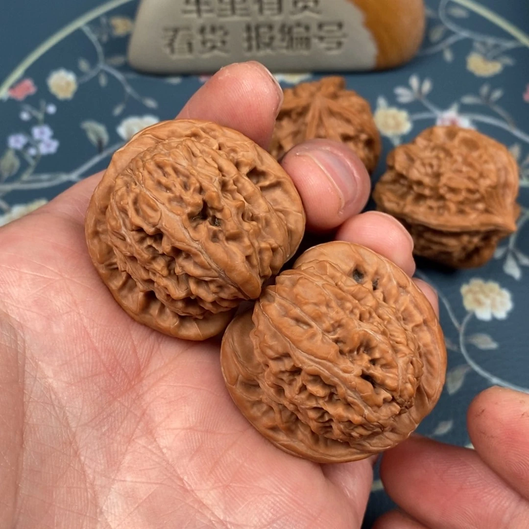 文玩核桃吊坠杨**意37全品，四座楼，浮力0237