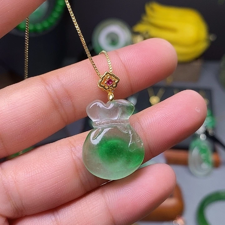 吊坠(赠链)未镶嵌翡翠
