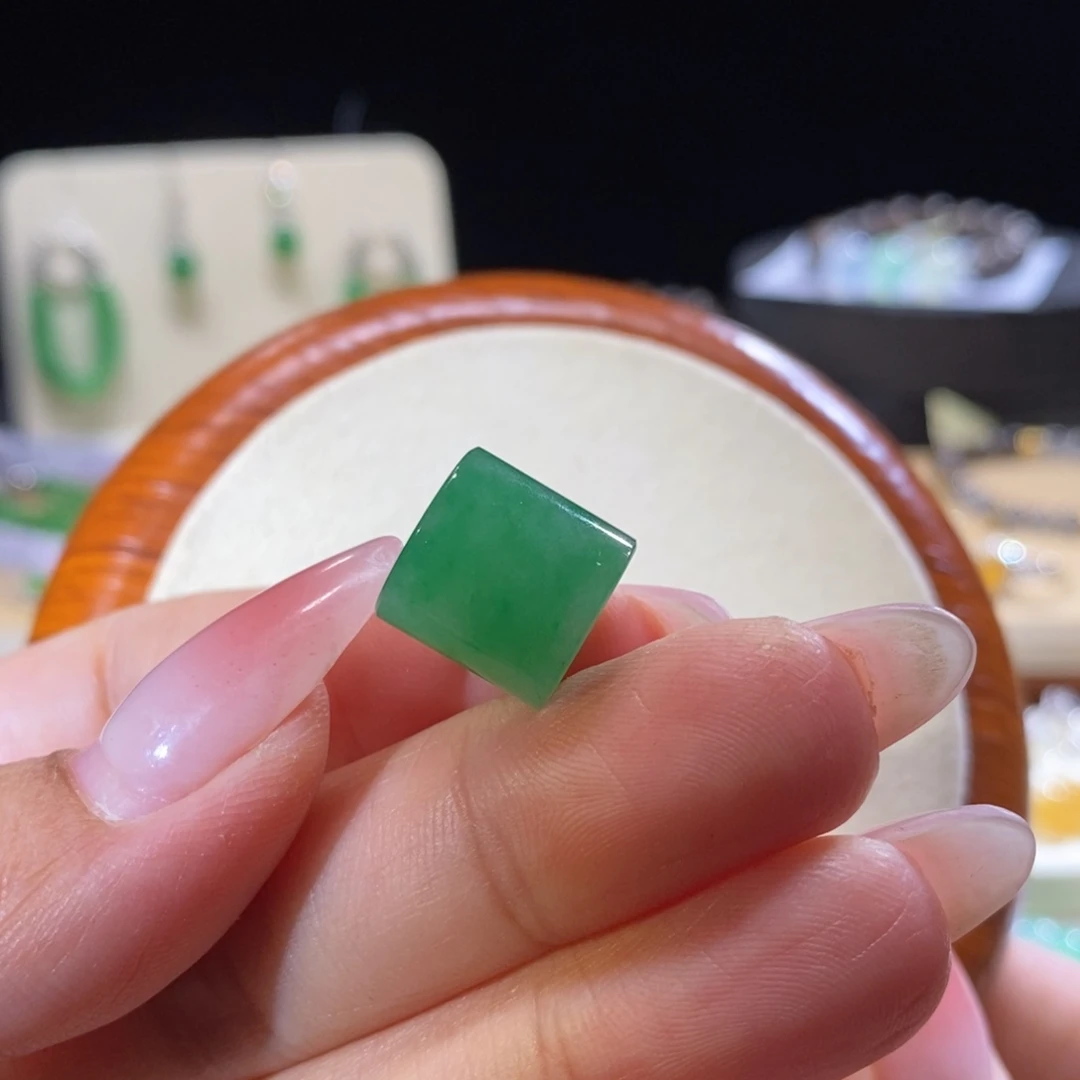 翡翠未镶嵌颈饰翡翠冰阳绿桶珠