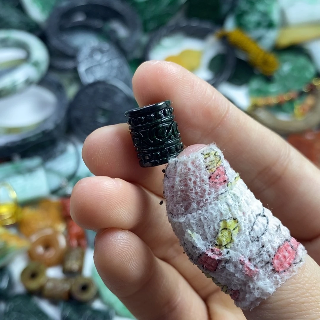 翡翠颈饰未镶嵌天**家