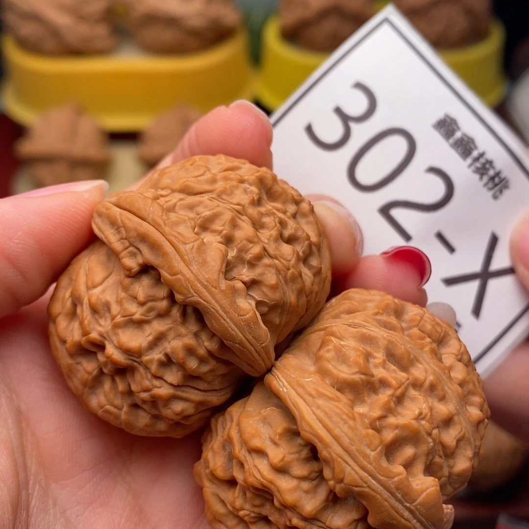 桃核把件白狮子42……