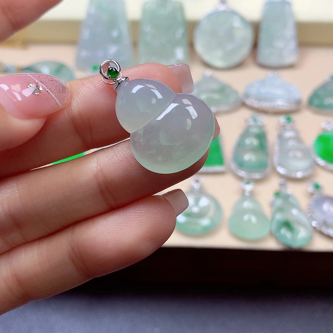 翡翠颈饰18K金镶嵌?*?翡翠