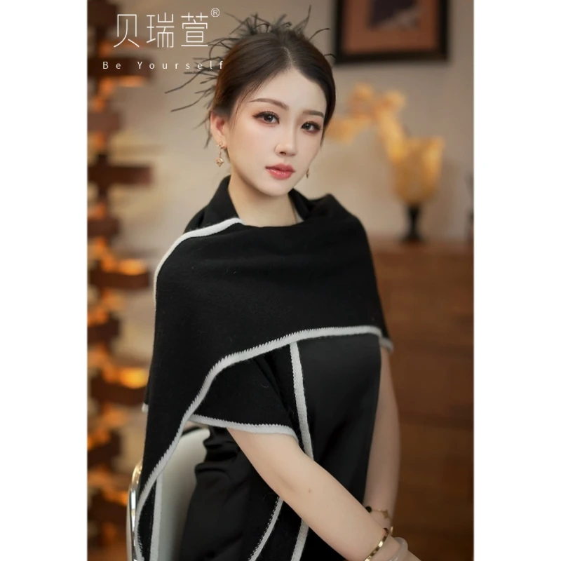 秋冬氛围感小香风纯色大披肩空调房外搭羊毛三角围巾女