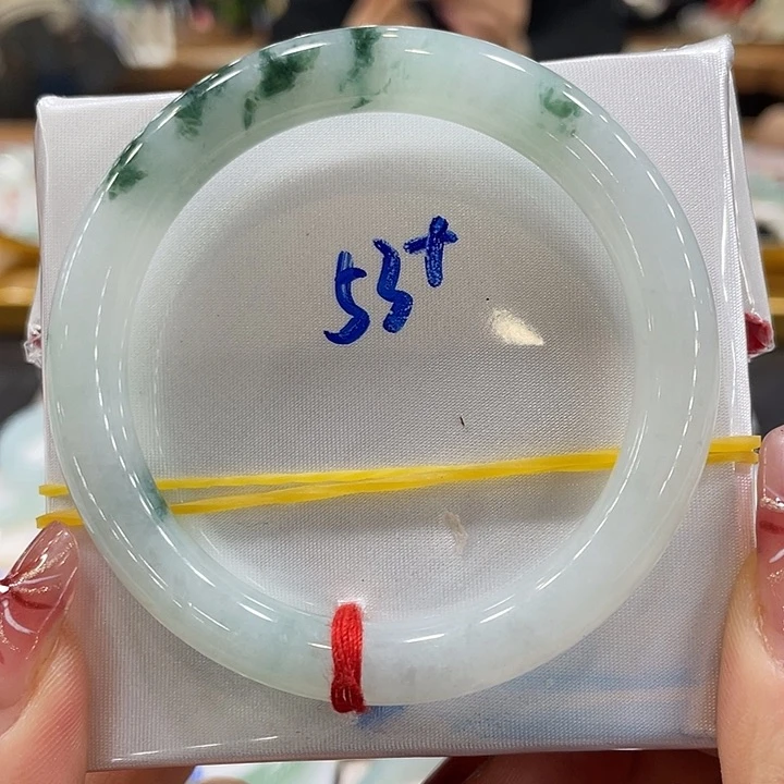 翡翠手镯未镶嵌翡翠手镯