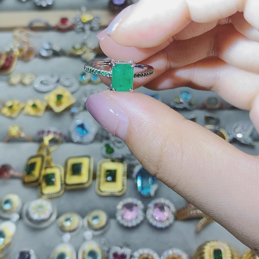 【闪购商品】银S925镶嵌耳饰托帕石