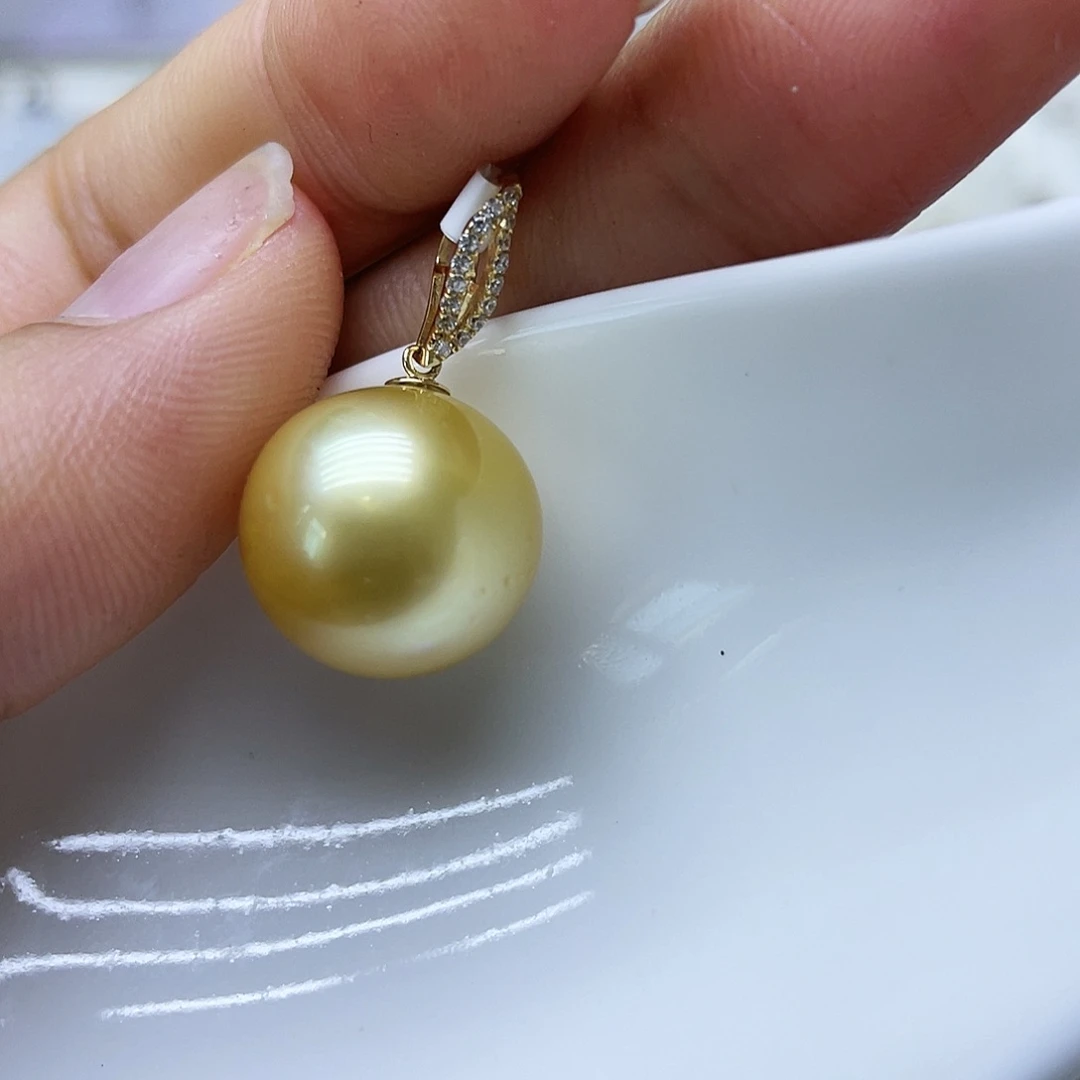 颈饰18K金镶嵌海水珍珠