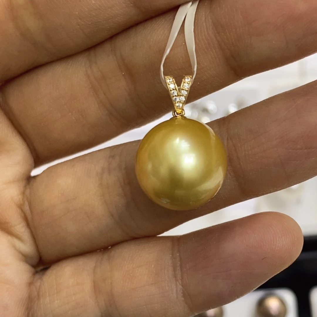 18K金镶嵌海水珍珠吊坠(不含链)