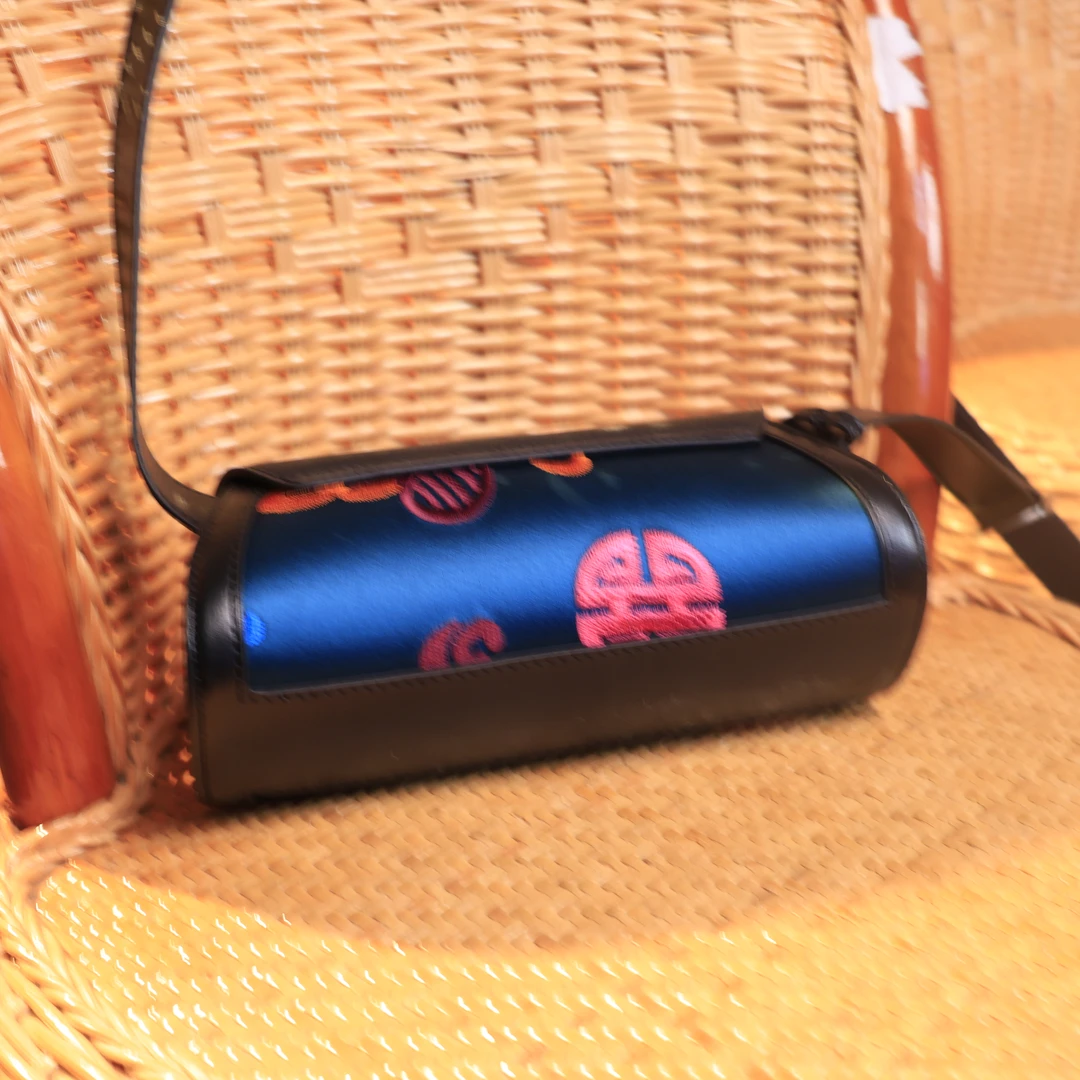 【直播专属】七彩八宝刺绣真皮包 20*10cm（ZP49）