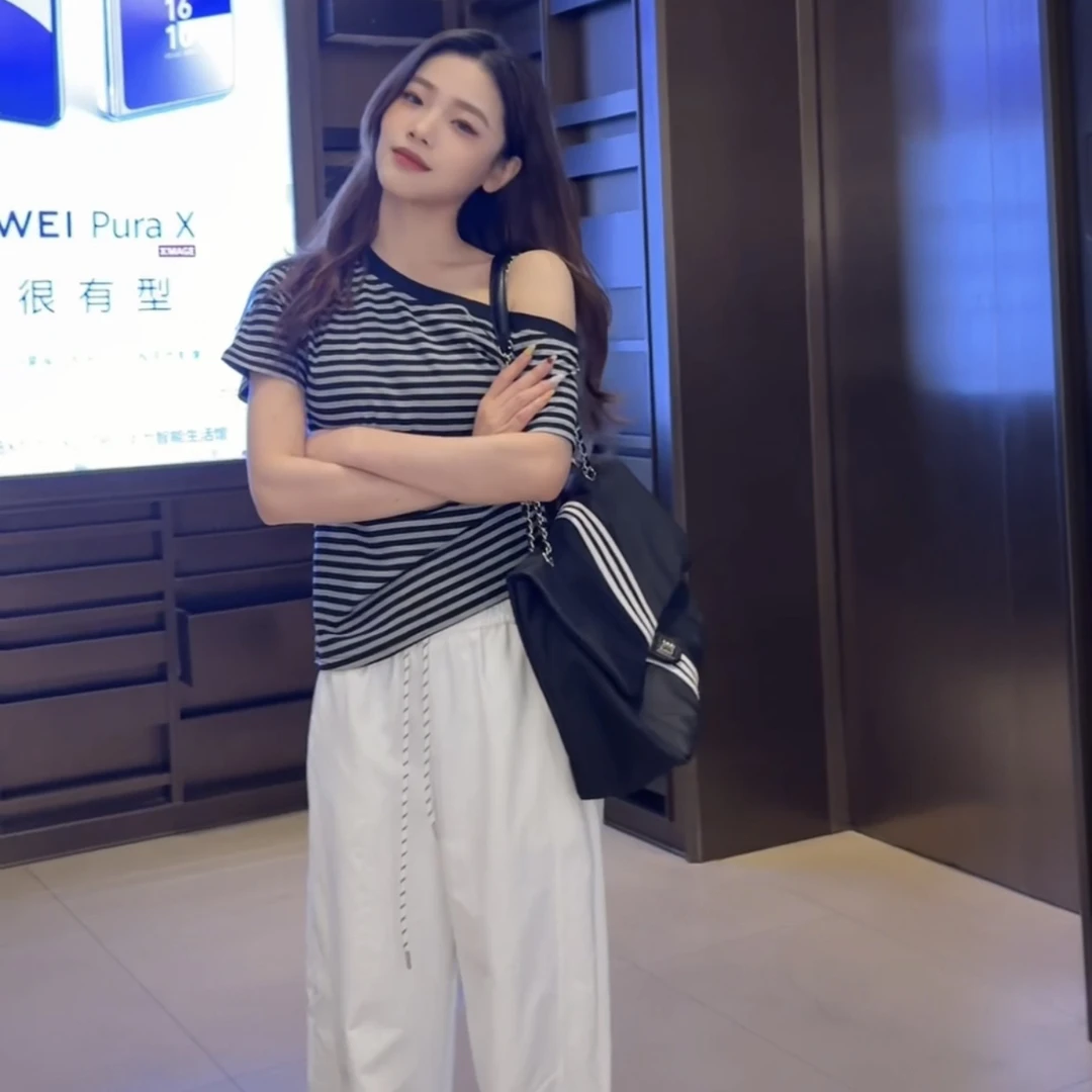 辣妹风条纹斜领露肩短袖T恤女装夏季新款小众独特别致修身短上衣