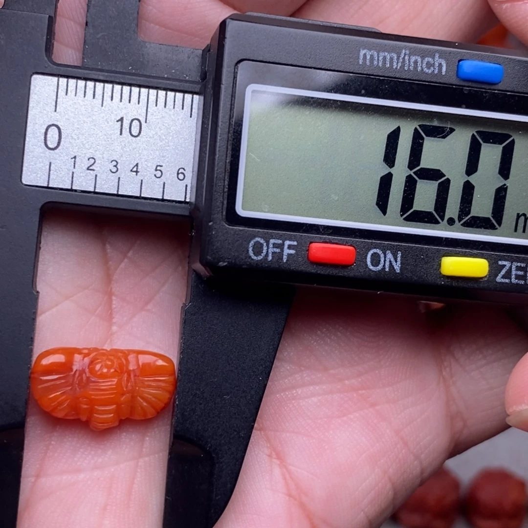 南红玛瑙配饰未镶嵌有瑕疵