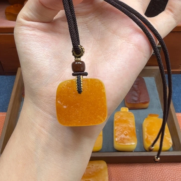 蜜蜡未镶嵌吊坠(赠链)