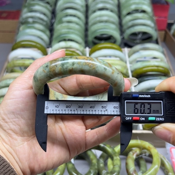 蛇纹石玉未镶嵌手镯47