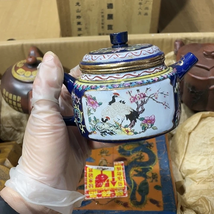 茶壶紫砂原矿泥料，纯手工制作的一把紫砂壶。