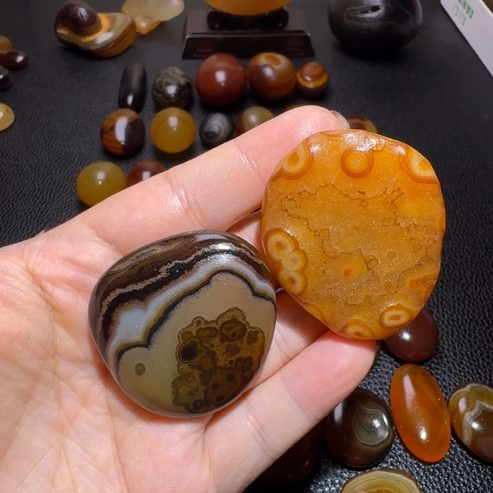 b***i瓷片马达加斯加奇石手把件