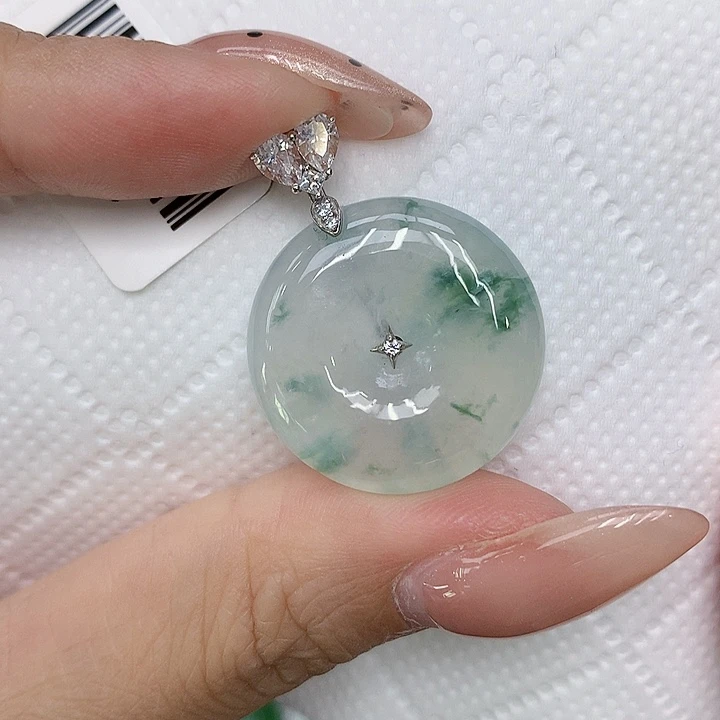 颈饰18K金镶嵌翡翠