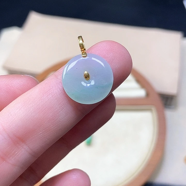 颈饰18K金镶嵌翡翠