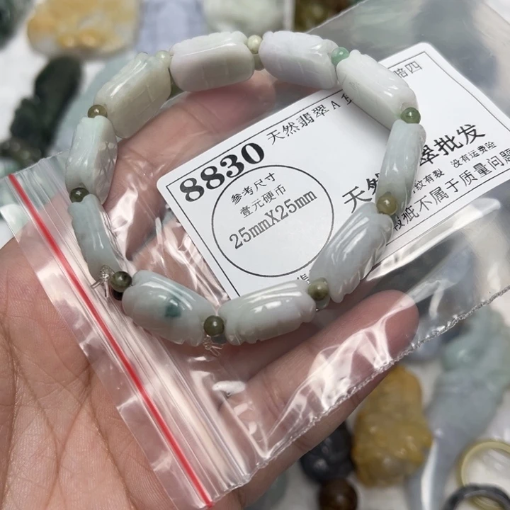 翡翠未镶嵌颈饰8830