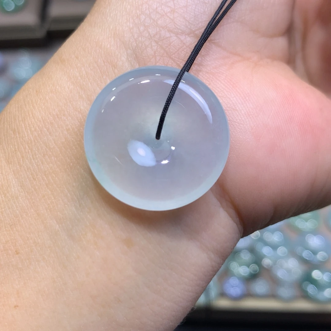 翡翠未镶嵌颈饰平安扣