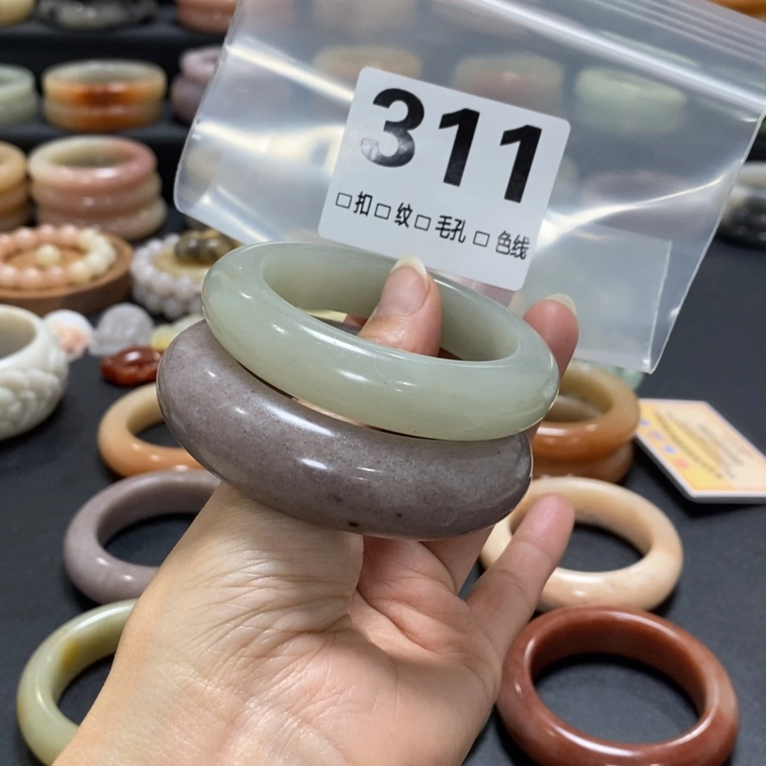 石英质玉手镯未镶嵌t****c