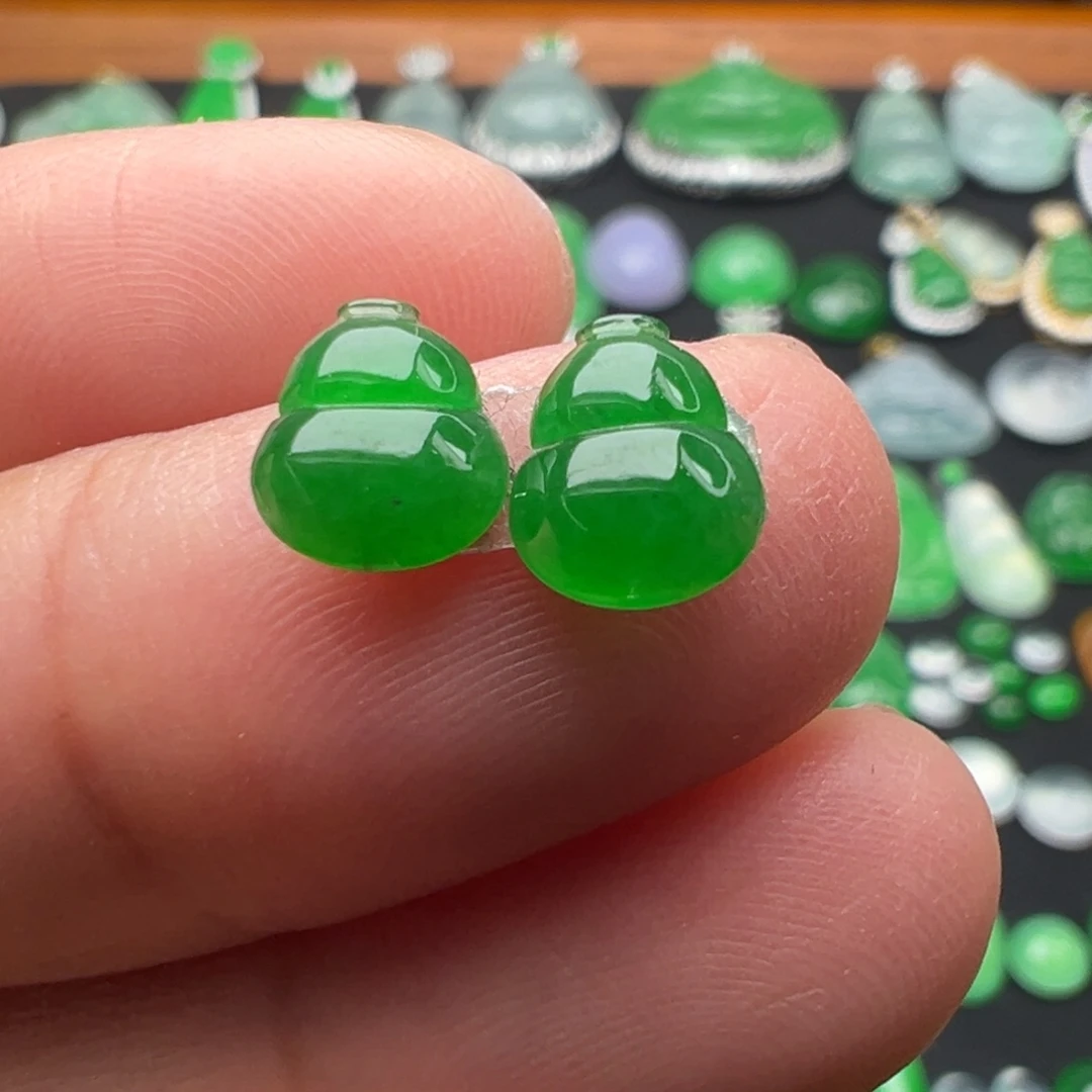 翡翠颈饰未镶嵌葫芦7.7