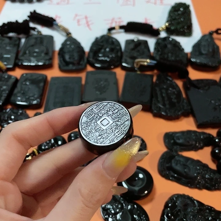 翡翠颈饰未镶嵌?***宝