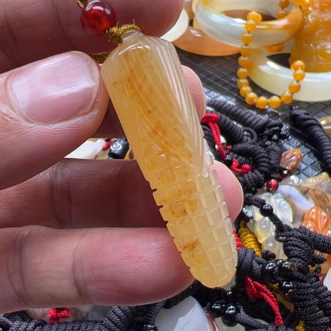 石英质玉未镶嵌颈饰