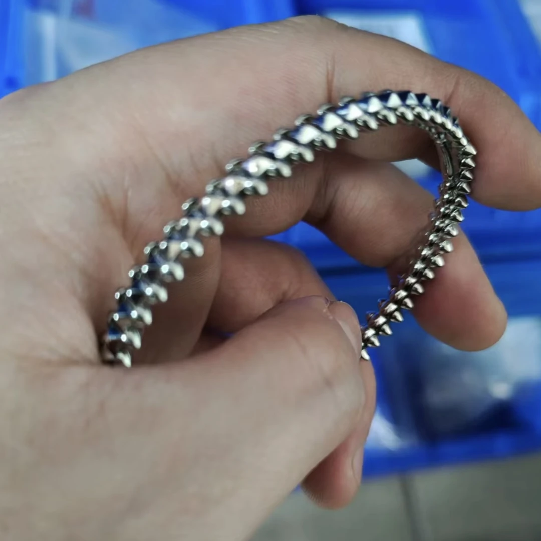 925银手镯 925银手镯 欧美时尚轻奢个性925卡帝子弹手镯