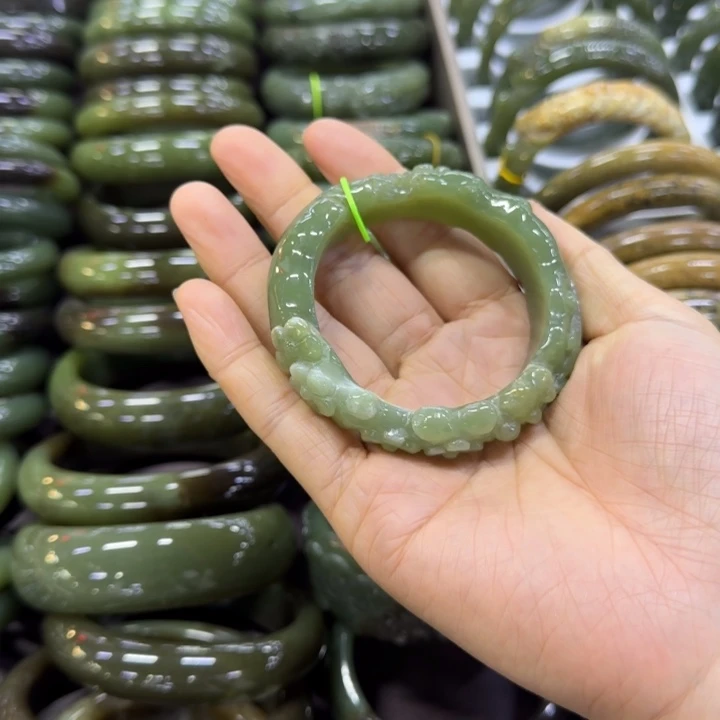 岫岩老玉（透闪石质玉）未镶嵌颈饰