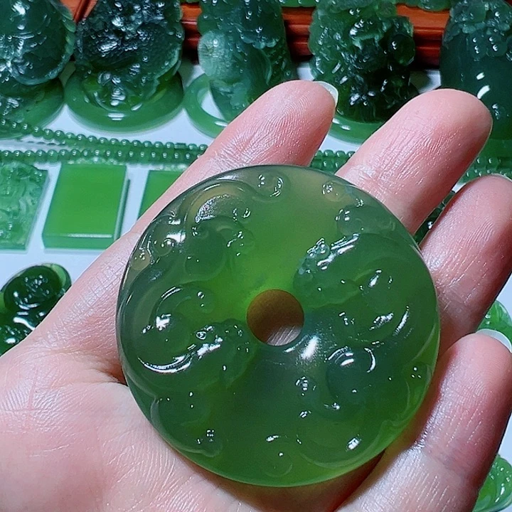 毅***征蛇纹石玉未镶嵌颈饰