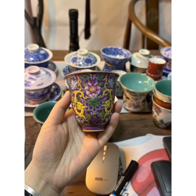 珐琅彩缠枝纹主人杯