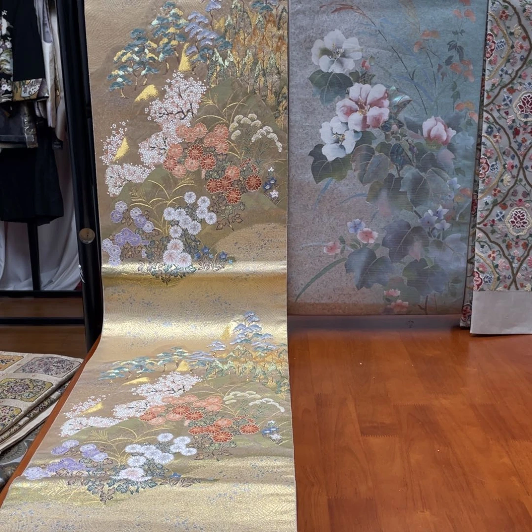 织绣本金箔山河风景